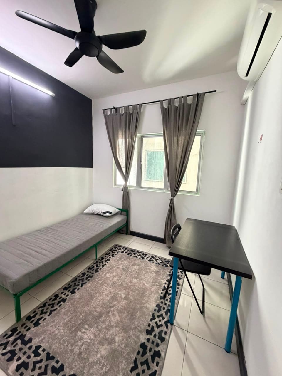 Metropolitan Square - Original Small Room 5