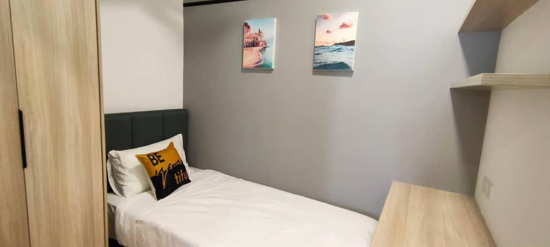 Emporis Residences - Small Room 4