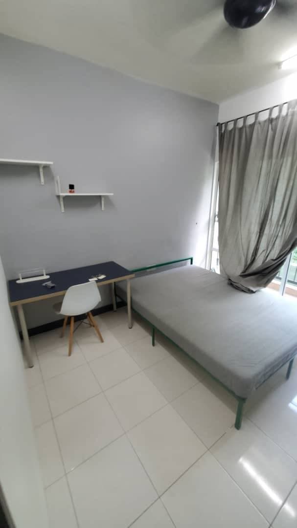 Metropolitan Square - Middle Room 2