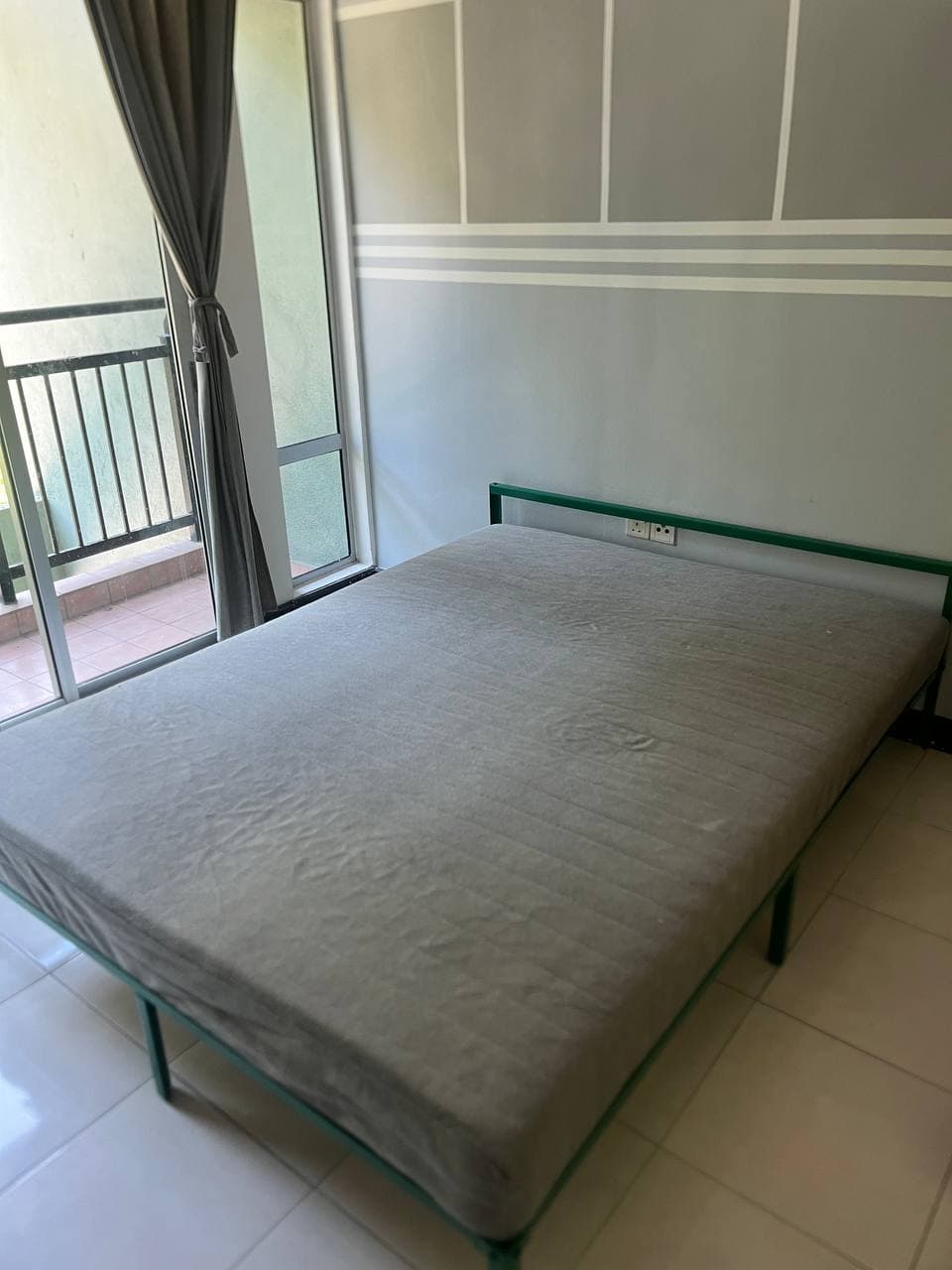 Metropolitan Square - Middle Room 2
