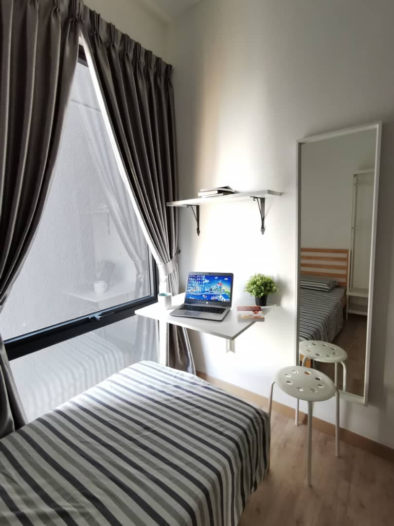 Emporis Residences - Small Room 4