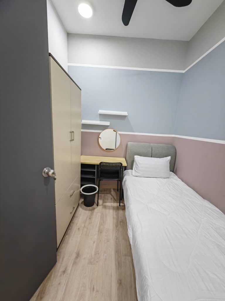 Emporis Residences - Partition Small Room 2