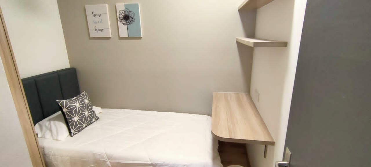 Emporis Residences - Small Room 4