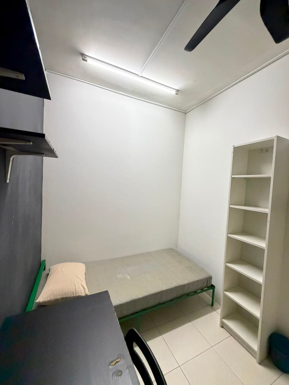 Metropolitan Square - Partition Small Room 1